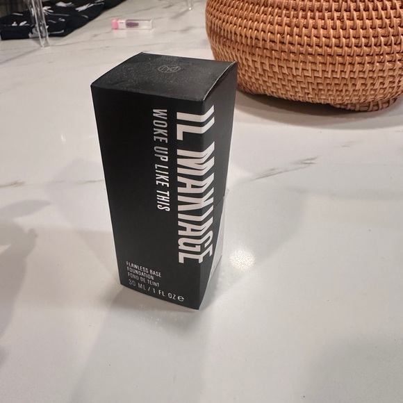 NEW Il Makiage Woke Up Like This Foundation - Picture 5 of 9